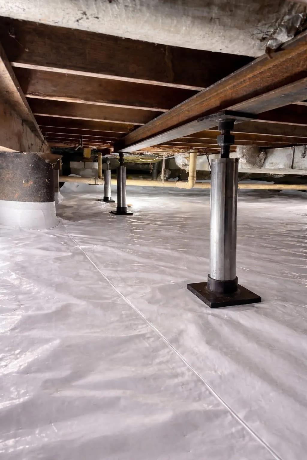 Steel support jacks in an encapsulated crawl space